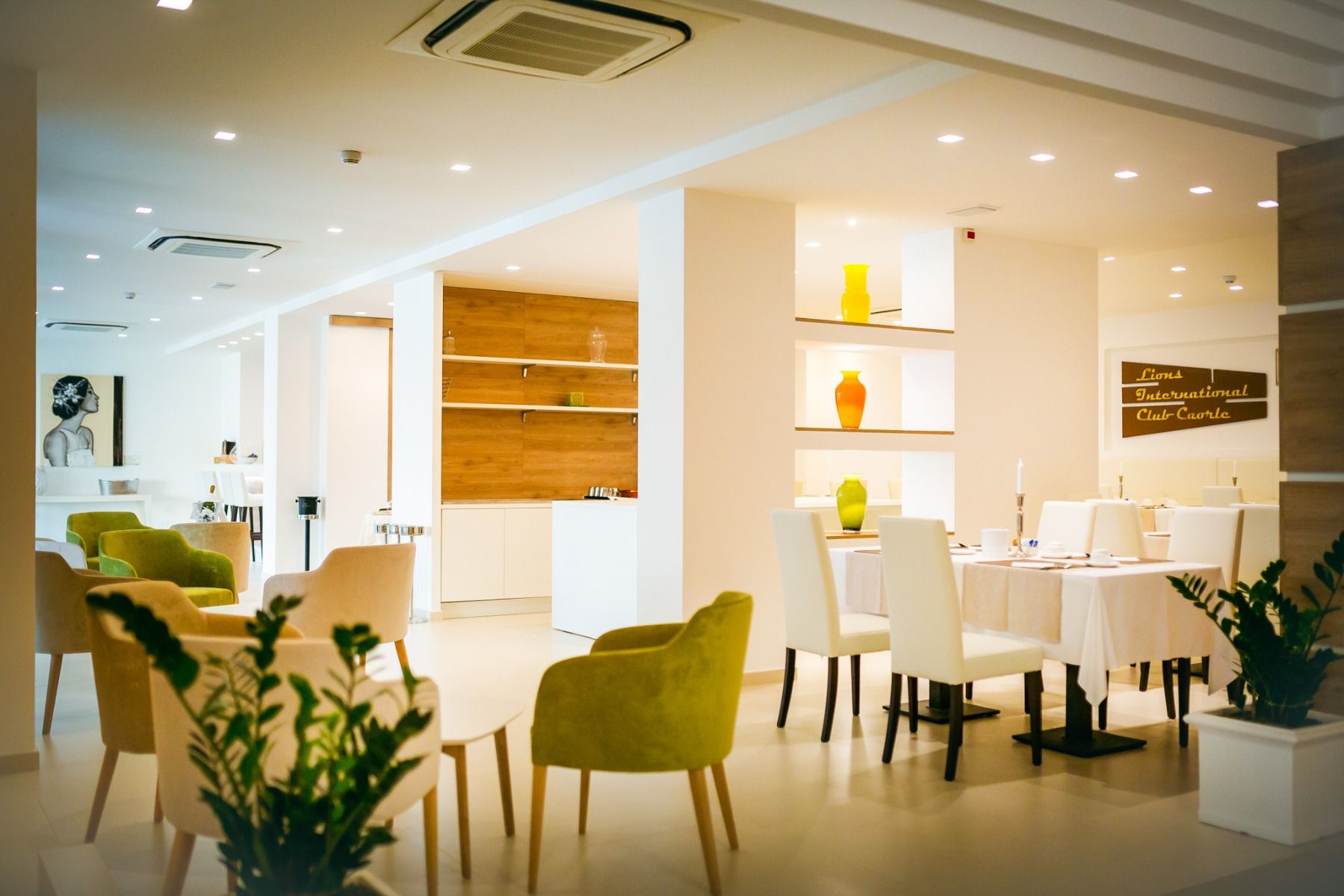 International Beach Hotel****