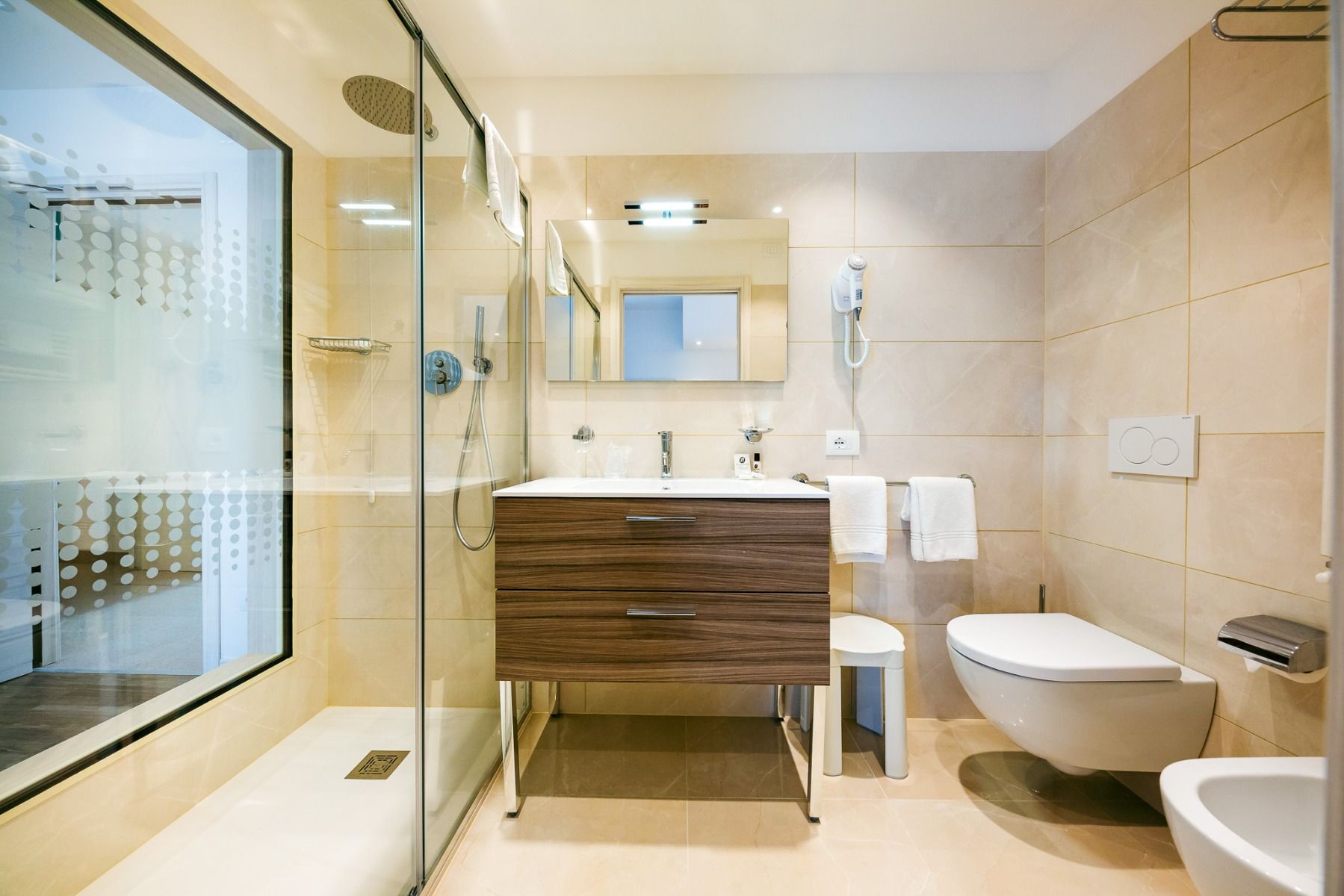 International Beach Hotel****