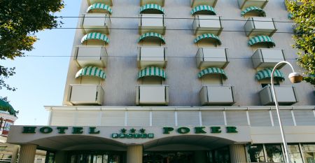Hotel Poker***