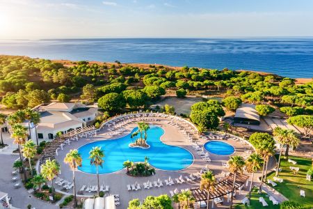 https://www.athleticstours.com/at/media/catalog/product/cache/da432fc9ee79dfca32e073c2235ab4d7/a/d/adriana_beach_club_athleticstours.jpg