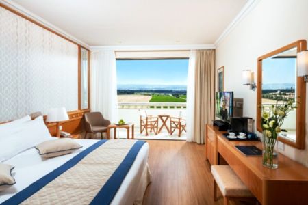 https://www.athleticstours.com/at/media/catalog/product/cache/da432fc9ee79dfca32e073c2235ab4d7/a/t/athena_beach_hotel_athleticstours_7_.jpg