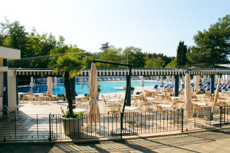 https://www.athleticstours.com/at/media/catalog/product/cache/da432fc9ee79dfca32e073c2235ab4d7/v/a/valamar_diamant_athleticstours_11__1.jpg