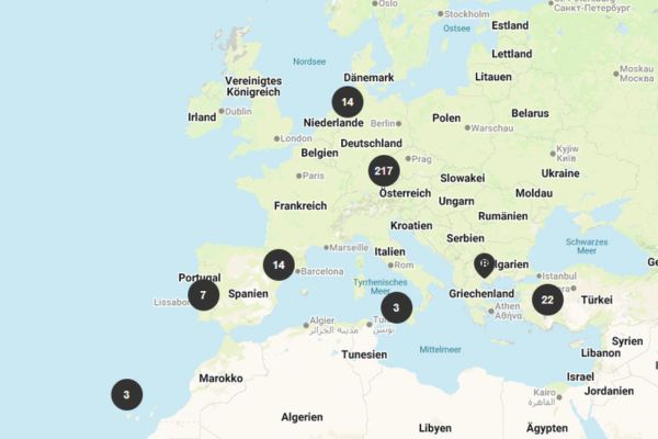 Eine Europakarte mit beschrifteten L&auml;ndern und schwarzen Kreisen, die Zahlen f&uuml;r bestimmte Gebiete anzeigen, z. B. 217 in &Ouml;sterreich, 22 in Griechenland und 14 in Deutschland, die die Menge eines bestimmten Datenpunkts angeben.