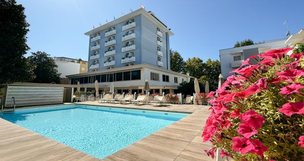 Hotel RIZ***S