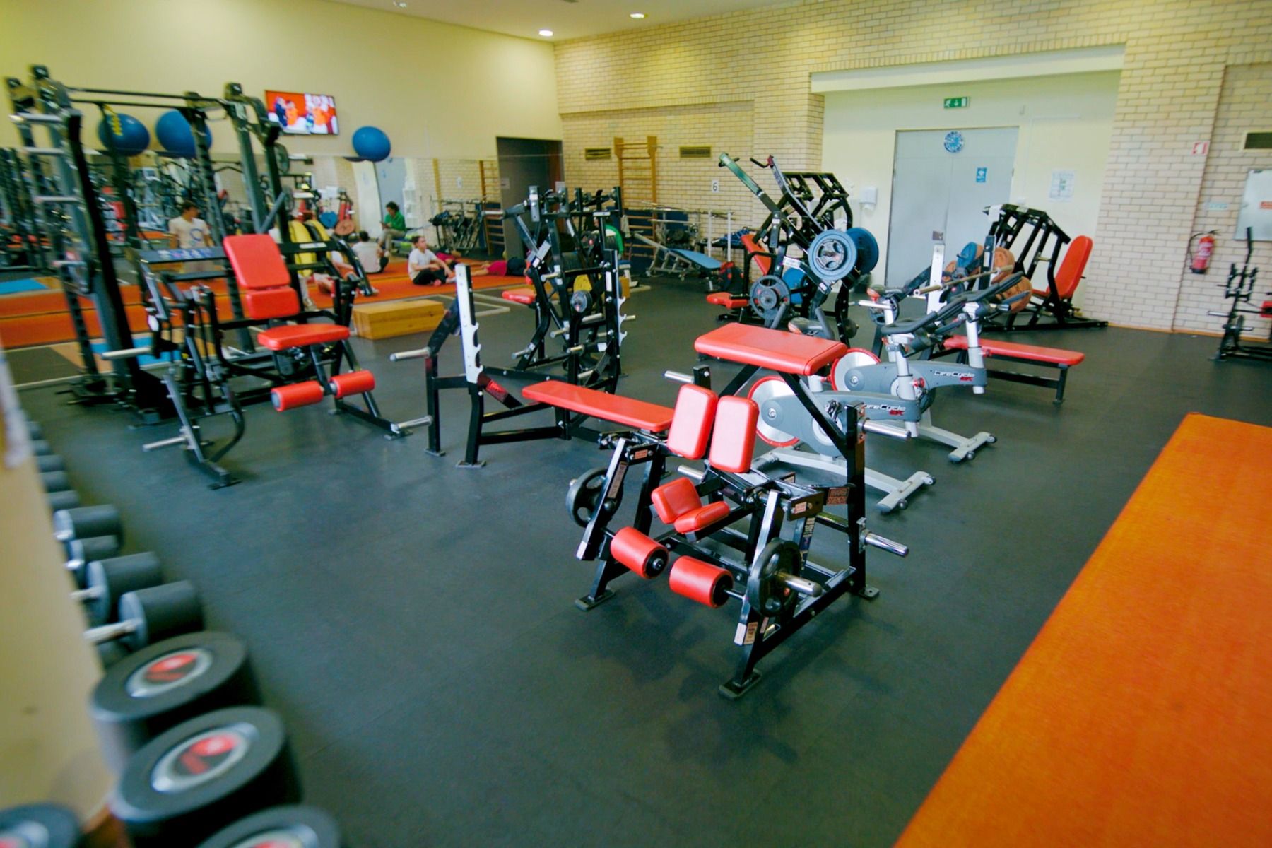Desmor Sports Center