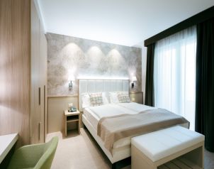 International Beach Hotel**** Image four