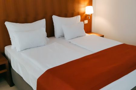 https://www.athleticstours.com/ch/media/catalog/product/cache/da432fc9ee79dfca32e073c2235ab4d7/a/p/aparthotel_miramare_athleticstours_7_.jpg