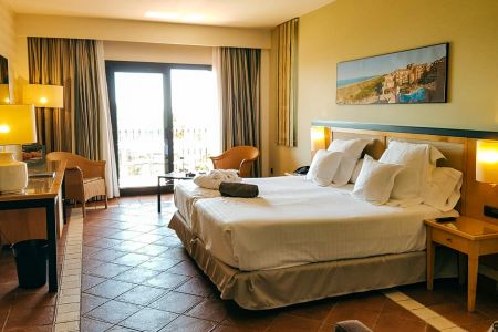 https://www.athleticstours.com/ch/media/catalog/product/cache/da432fc9ee79dfca32e073c2235ab4d7/b/a/barcelo_punta_umbria_athleticstours_7_.jpg