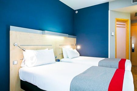 https://www.athleticstours.com/ch/media/catalog/product/cache/da432fc9ee79dfca32e073c2235ab4d7/h/o/holiday_inn_express_athleticstours_5_.jpg