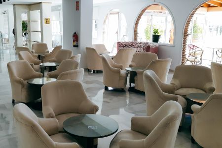 https://www.athleticstours.com/ch/media/catalog/product/cache/da432fc9ee79dfca32e073c2235ab4d7/h/o/hotel_nerja_club_athleticstours_4_.jpg