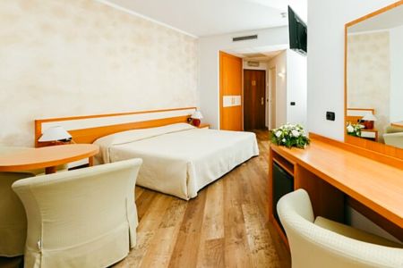 https://www.athleticstours.com/ch/media/catalog/product/cache/da432fc9ee79dfca32e073c2235ab4d7/p/a/palace_hotel_citta_athleticstours_13_.jpg
