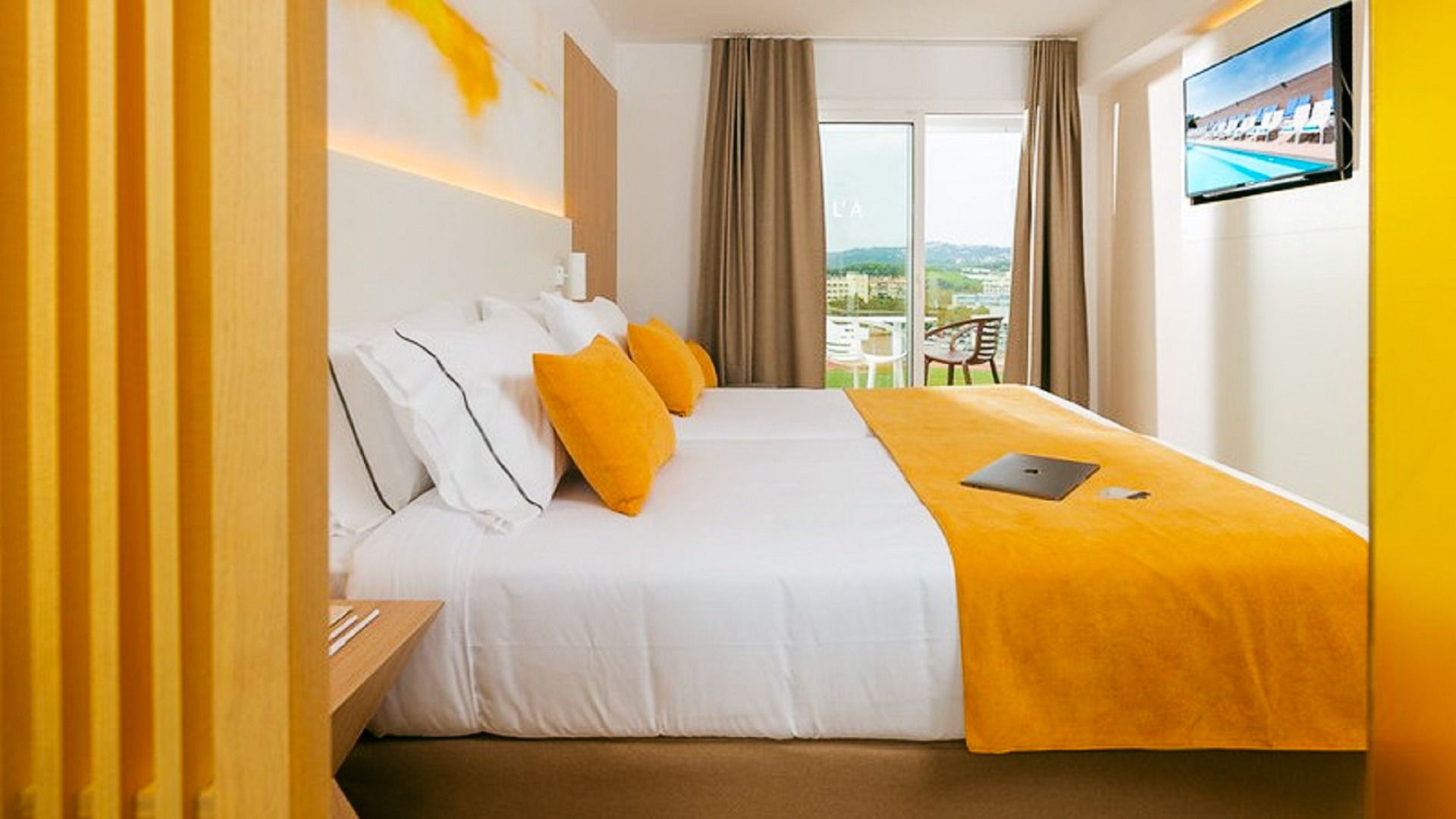Lazure Hotel