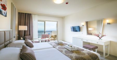 Aquamare Beach Hotel & Spa****