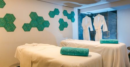 Lazure Hotel