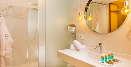 Lazure Hotel