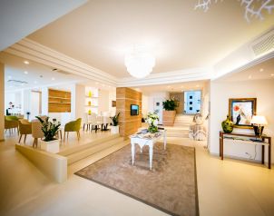 International Beach Hotel**** Image three