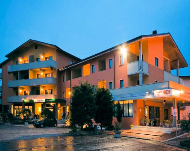 Hotel La Carica*** Image one