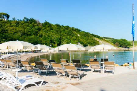 https://www.athleticstours.com/de/media/catalog/product/cache/da432fc9ee79dfca32e073c2235ab4d7/s/a/san_simon_resort_athleticstours_3_.jpg